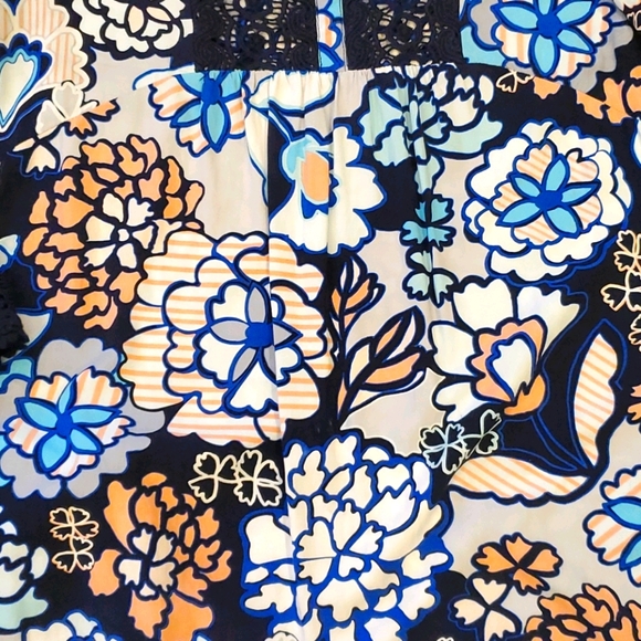 Womens Crown & Ivy navy floral top size M - Picture 5 of 6